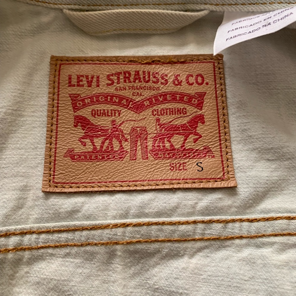 Embellished Levi’s Vest - Picture 3 of 5